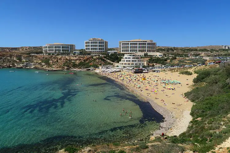 Das Raddison Hotel auf Malta an der Golden Bay. 