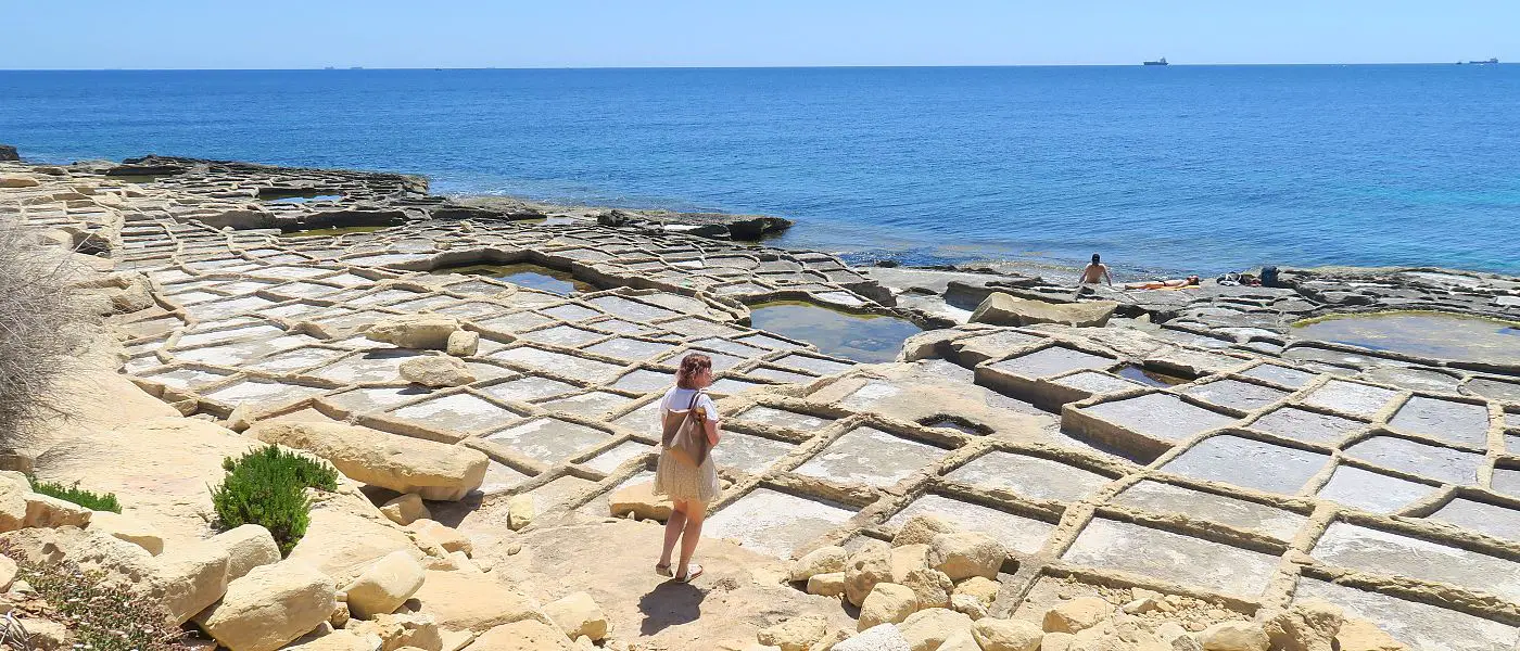 Das sonnige Wetter an der Küste der kleinen Stadt Marsaskala im Mai, auf Malta.