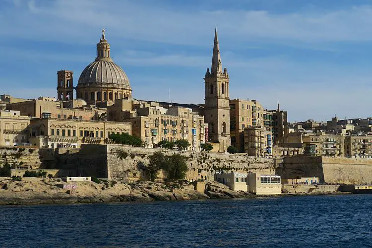 Vallettas Sykline, gesehen vom Meer aus. 