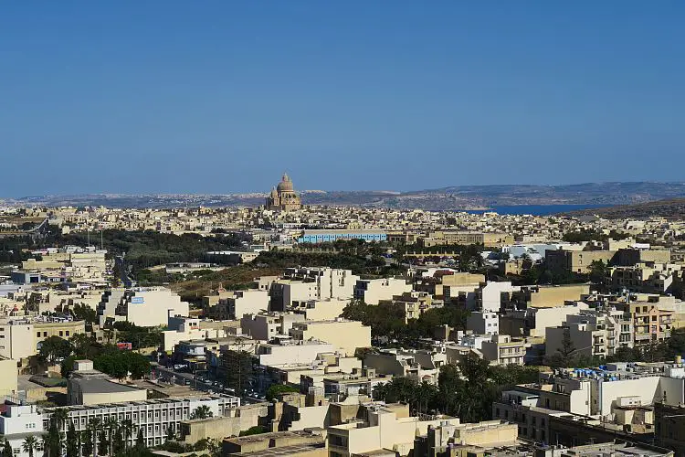 Blick von Victoria auf Gozo und Malta.