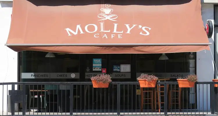 Eingang zu Mollys Cafe in Mosta