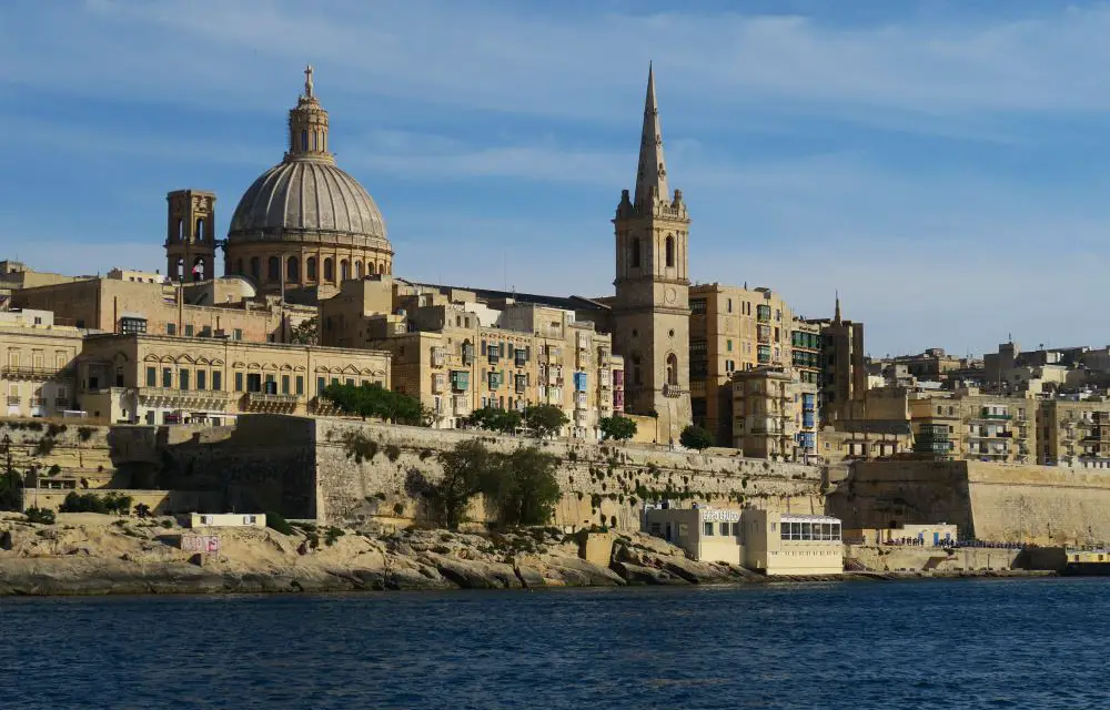 Vallettas Skyline mit den Türmen der St John´s Kathedrale in Malta
