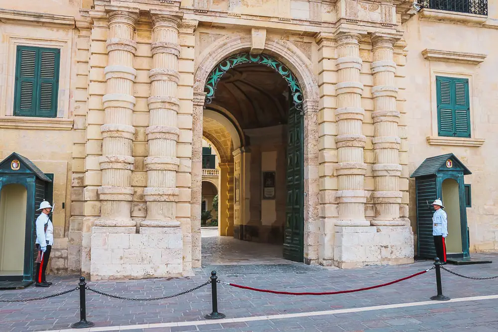 Wachen vor dem Grandmasters Palace in Valletta in Malta