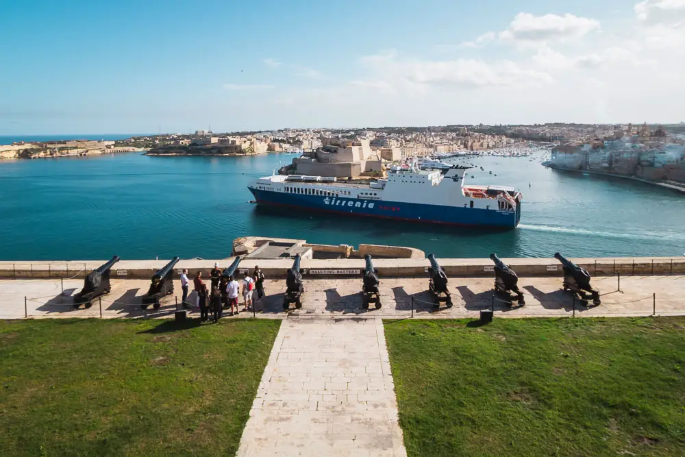 Saluting Batteray am Grand Harbour im Winter in Malta